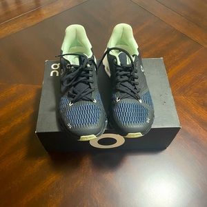 On Cloud Cloudflyer Women’s  Size 6.5